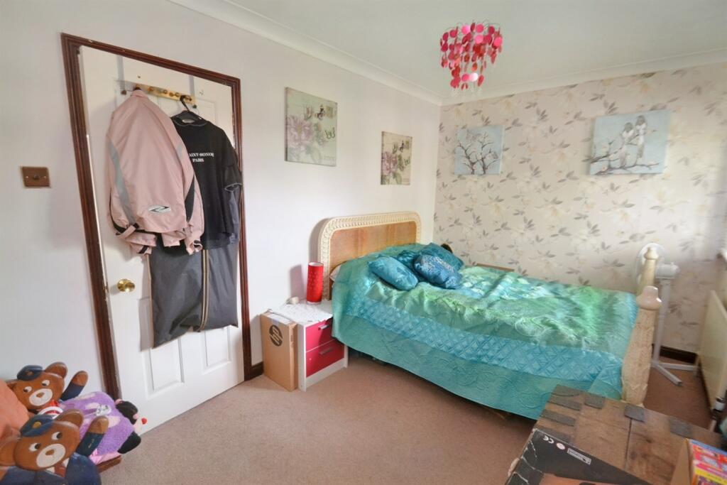 6 bedroom detached house for sale in Creekmoor, BH17