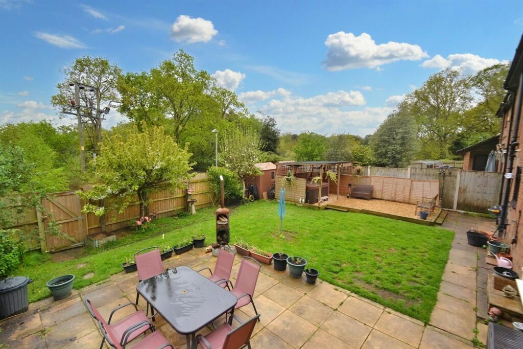 6 bedroom detached house for sale in Creekmoor, BH17