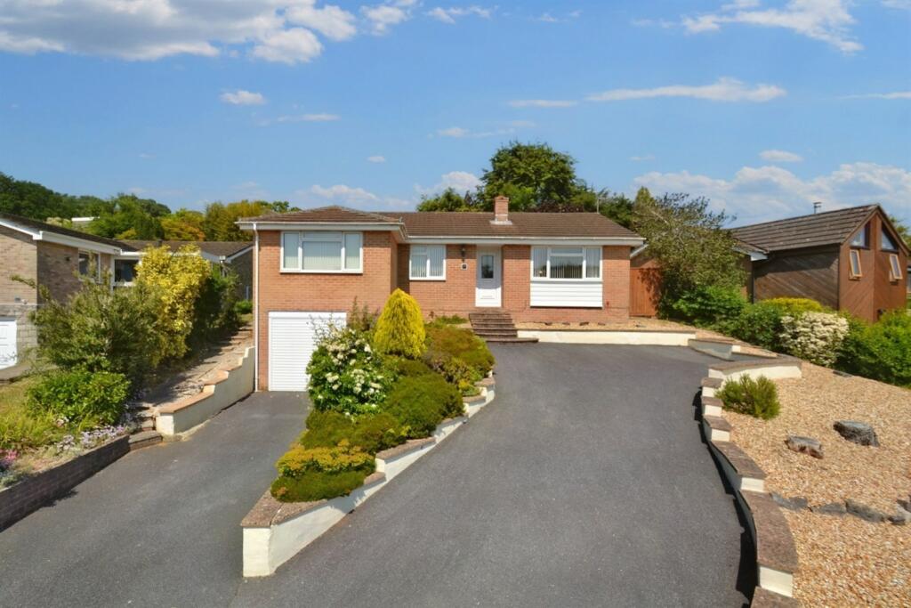 3 bedroom detached bungalow for sale in Broadstone, BH18