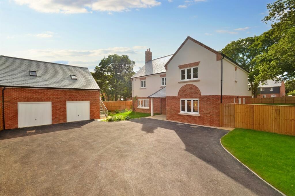 4 bedroom detached house for sale in Lytchett Matravers, BH16