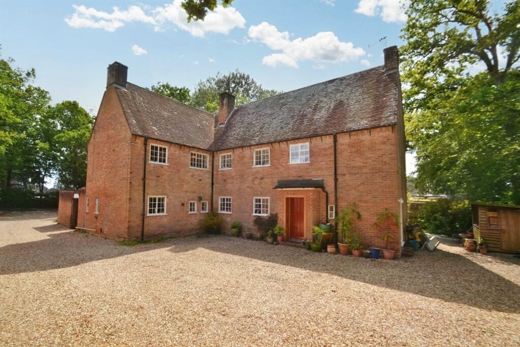 5 bedroom detached house for sale in Broadstone, BH18