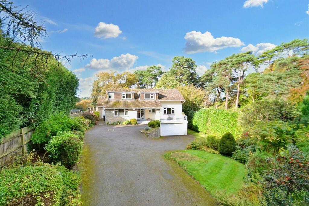 6 bedroom detached house for sale in Broadstone, BH18