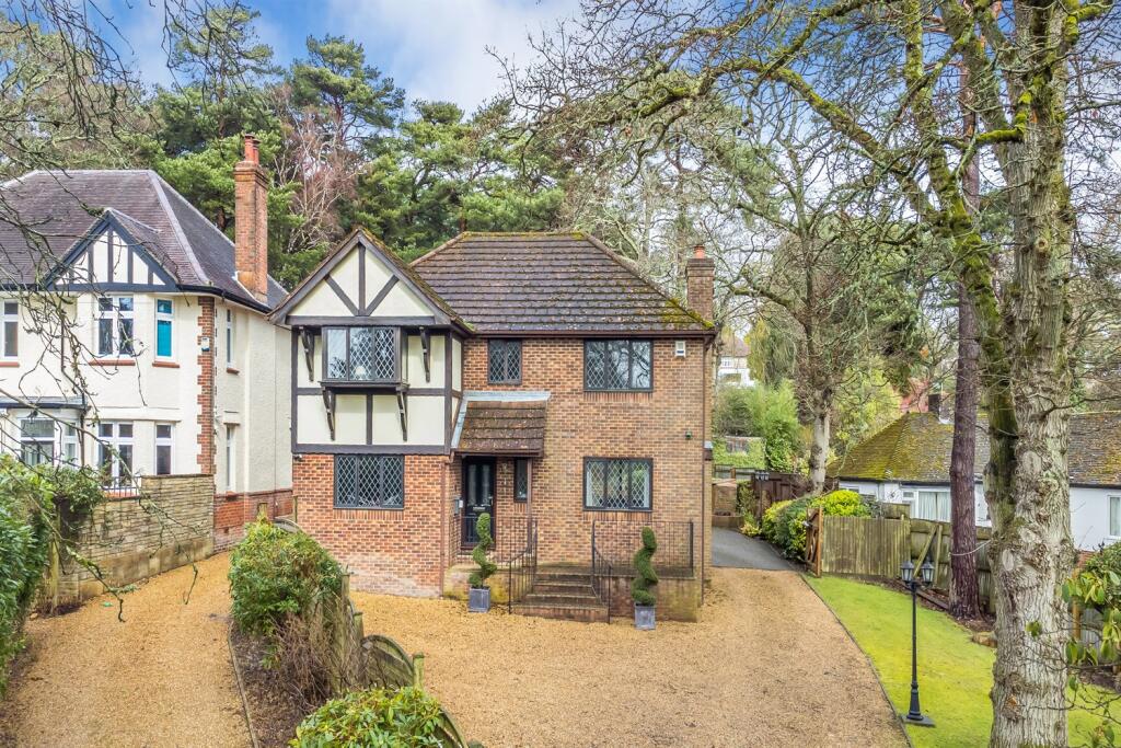 4 bedroom detached house for sale in Broadstone, BH18