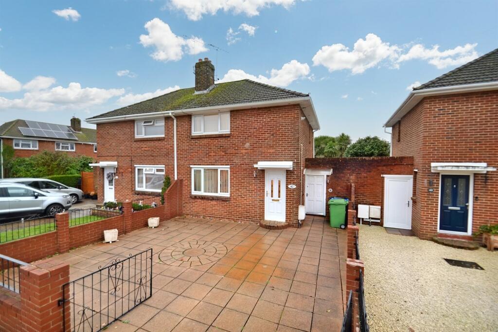 2 bedroom semidetached house for sale in Waterloo, BH17