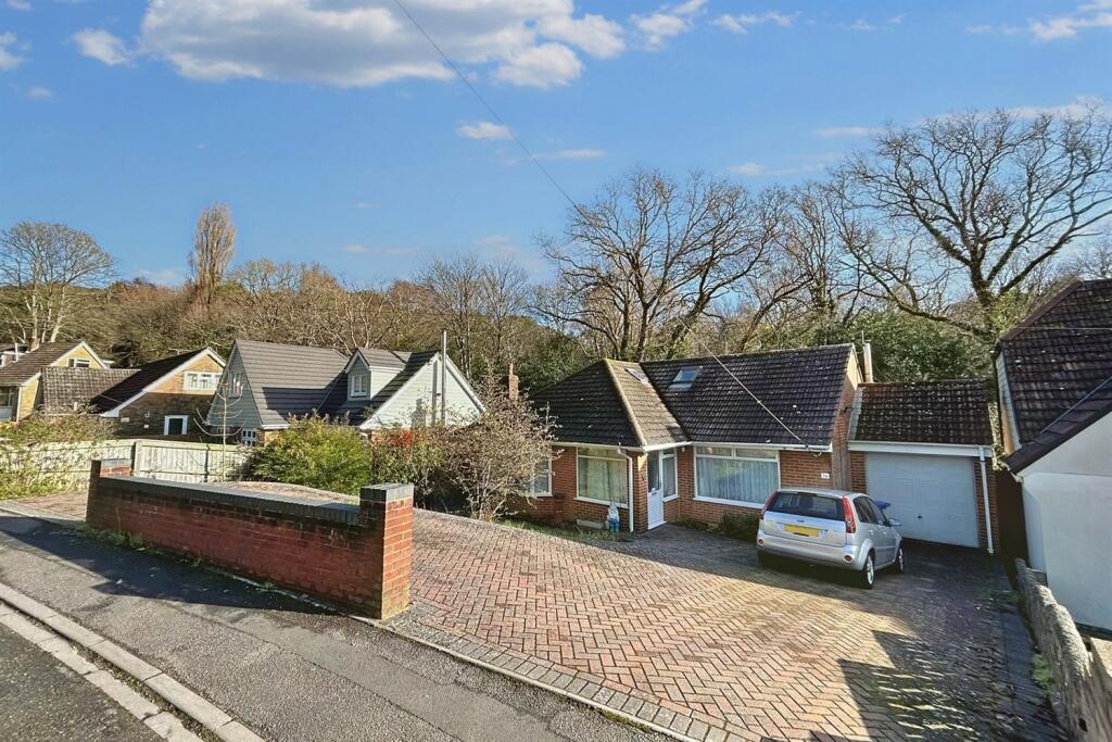 4 bedroom detached bungalow for sale in Broadstone, BH18