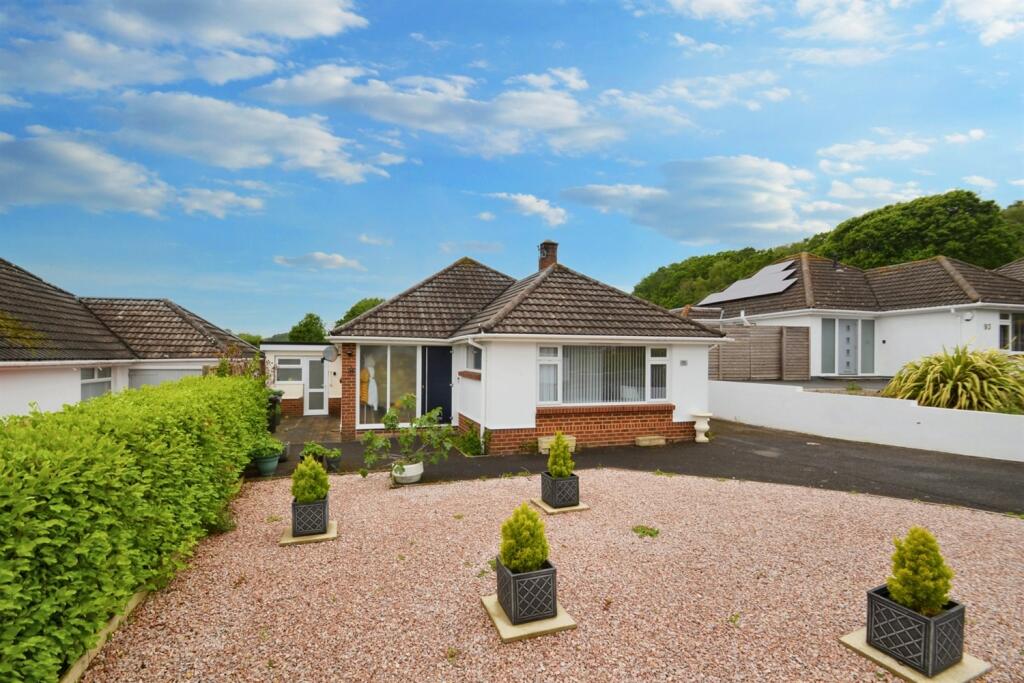 3 bedroom detached bungalow for sale in Broadstone, BH18