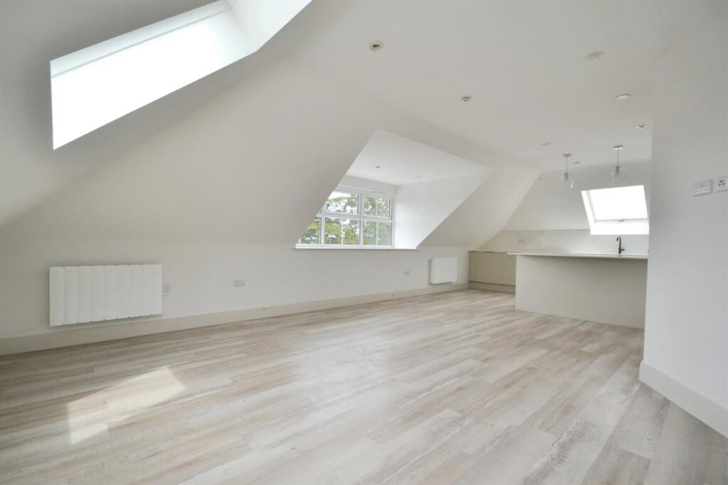 Additional property image - Broadstone