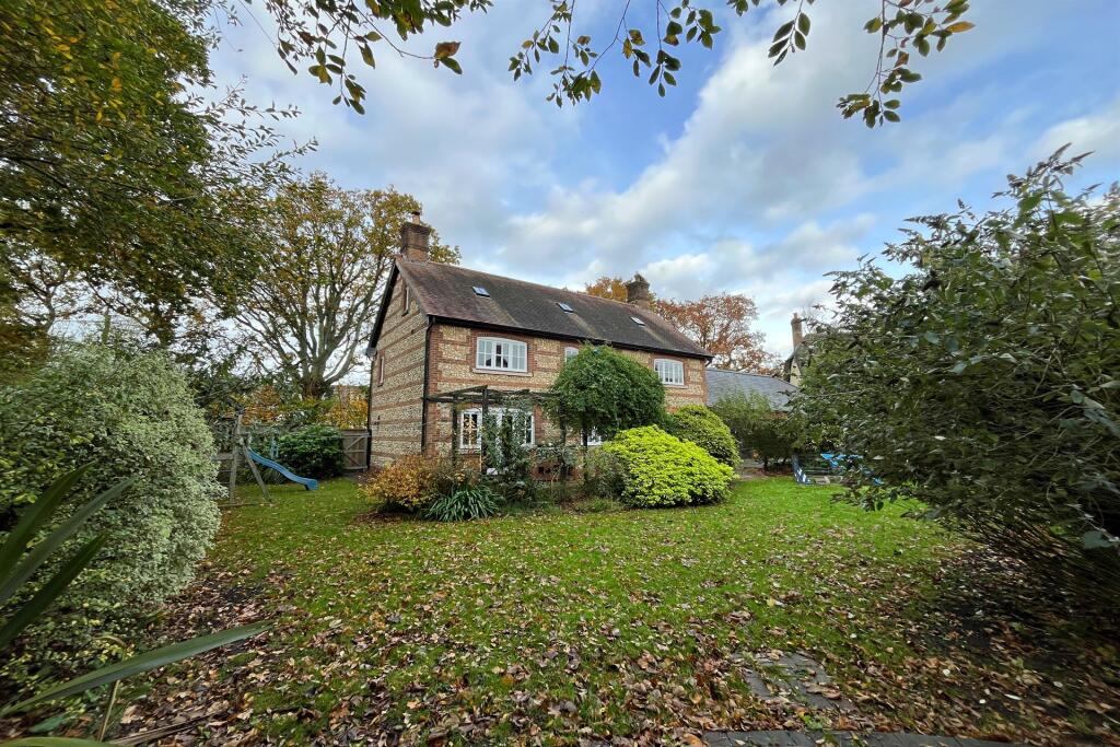 Main image of property: Lytchett Matravers