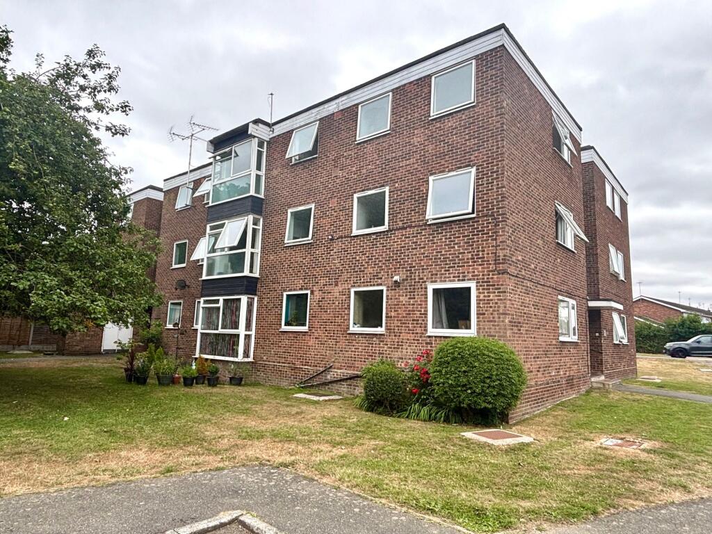 Main image of property: 122 Rayleigh Road, Westwood Lodge, SS7