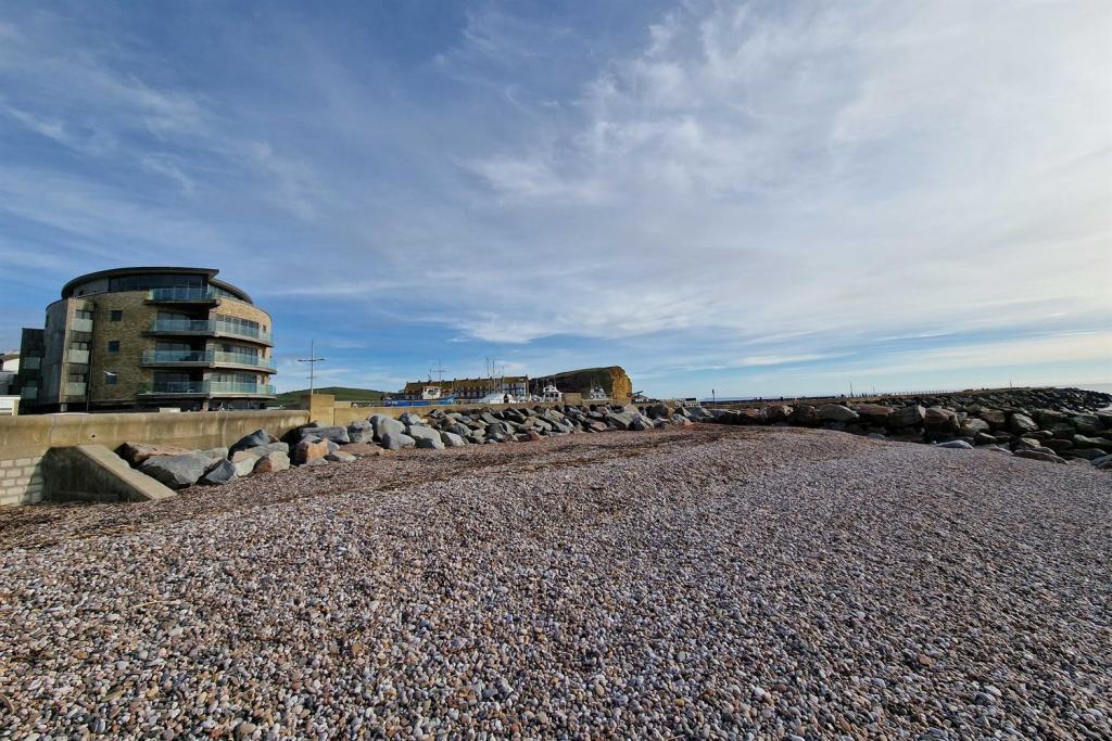 2 bedroom flat for sale in Bridport, DT6