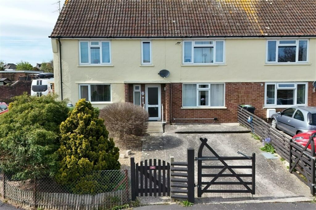 2 bedroom flat for sale in Bradpole, DT6