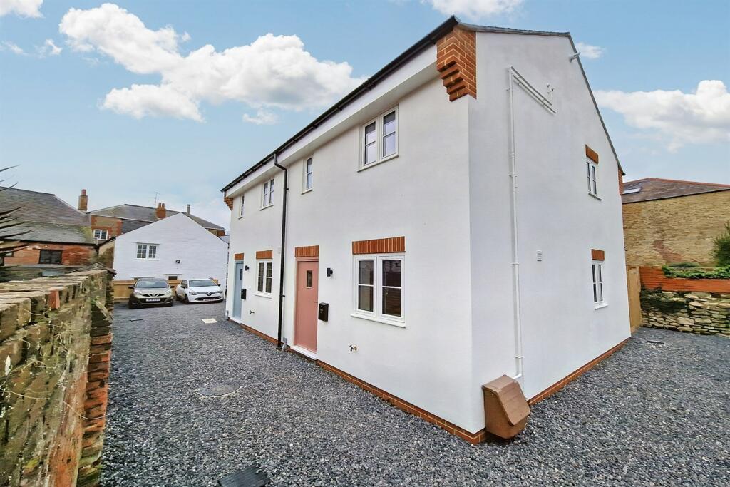 2 bedroom semidetached house for sale in Bridport, DT6