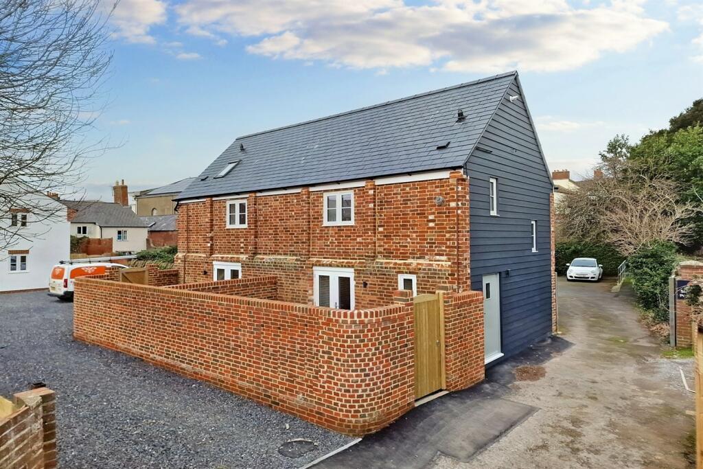 2 bedroom semidetached house for sale in Bridport Town Centre, DT6