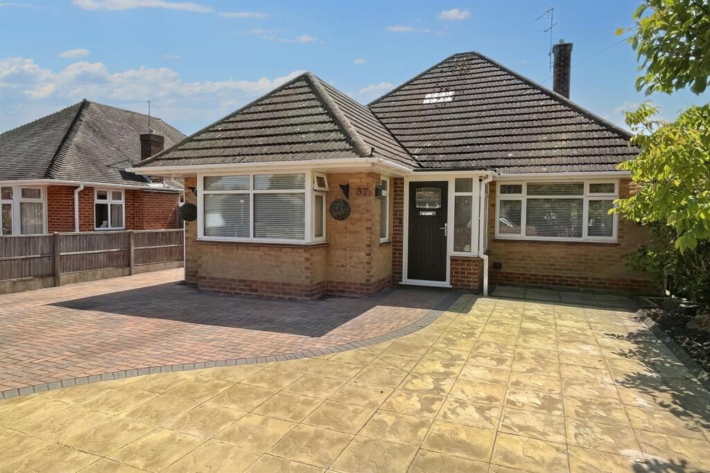 2 bedroom detached bungalow for sale in East, BH7