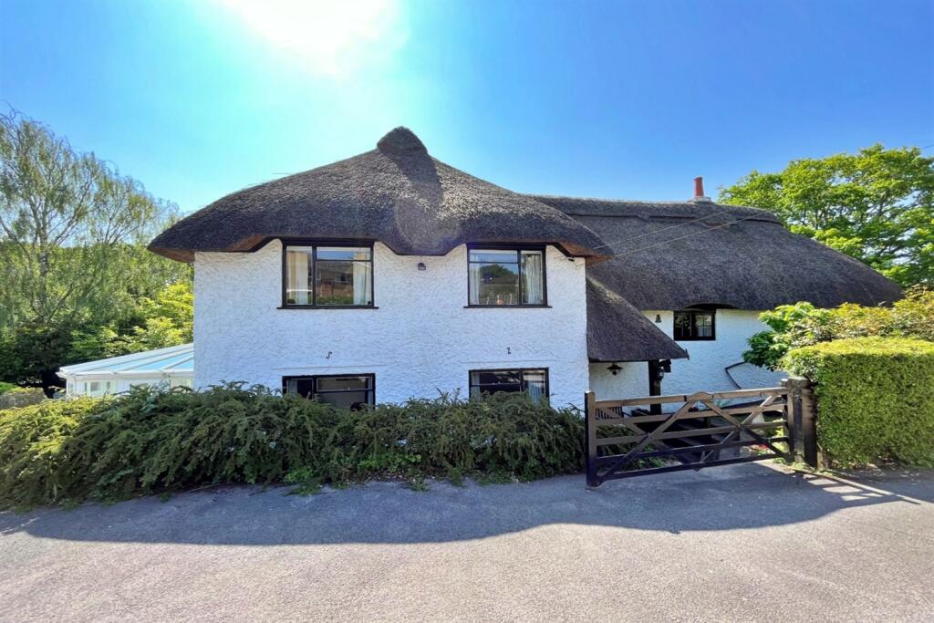 5 bedroom detached house for sale in Colehill, BH21