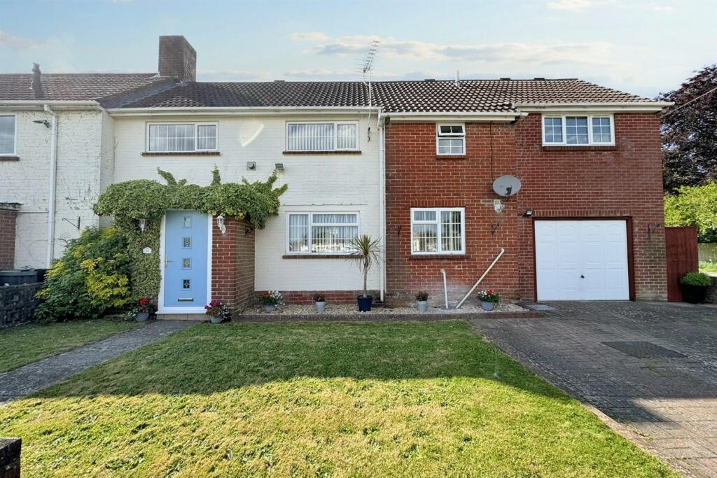4 bedroom end of terrace house for sale in Sturminster Marshall, BH21