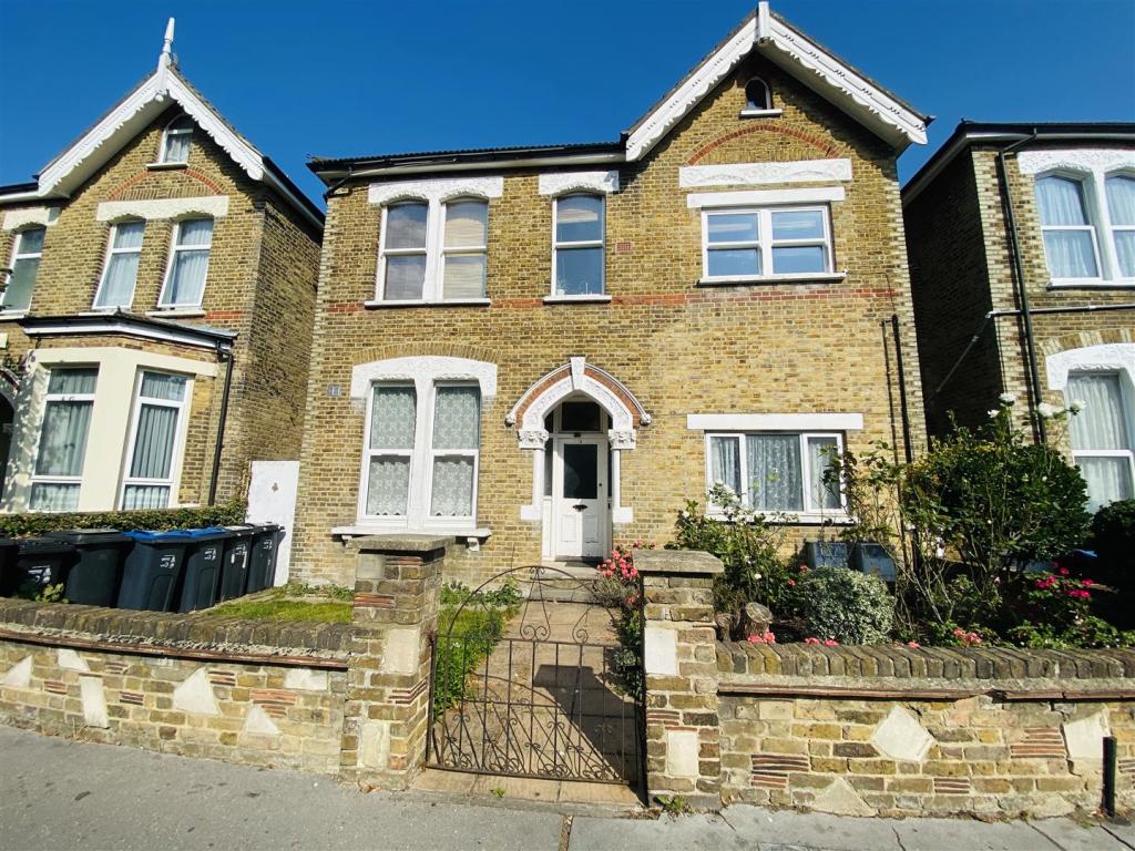 1 bedroom flat for sale in Whitworth Road, London, SE25