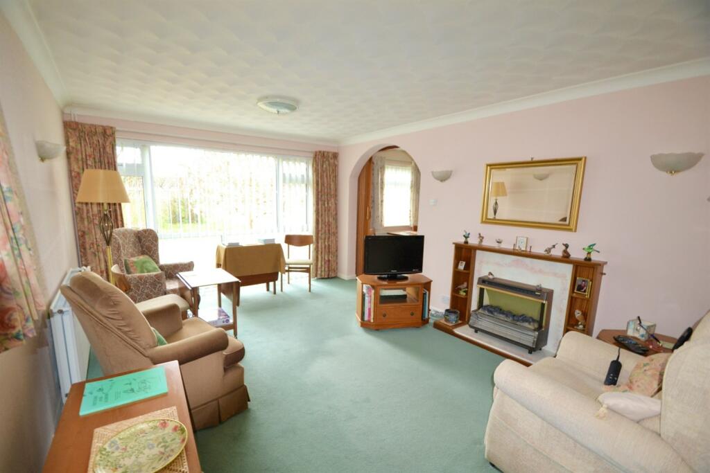 3 bedroom detached bungalow for sale in Fordingbridge, SP6