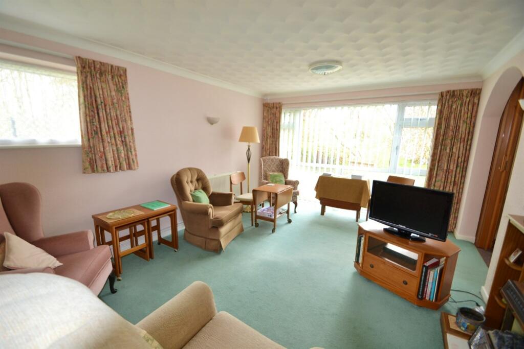 3 bedroom detached bungalow for sale in Fordingbridge, SP6