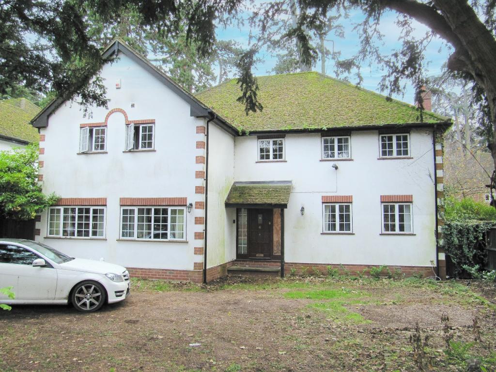 5 bedroom detached house for sale in Iver, Buckinghamshire, SL0