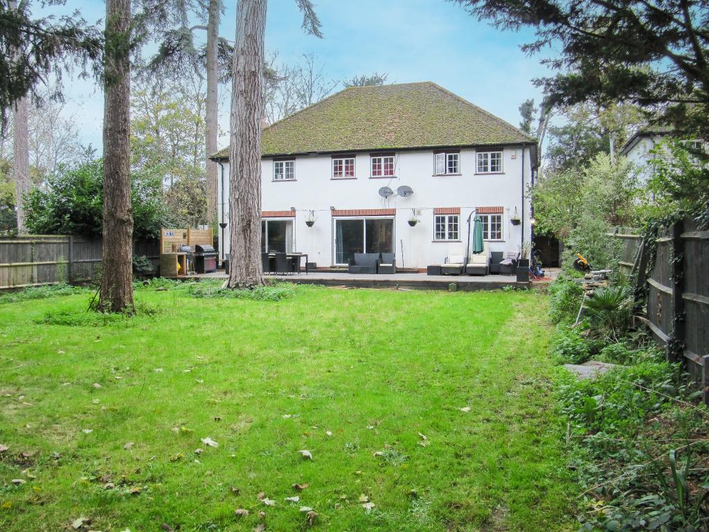 5 bedroom detached house for sale in Iver, Buckinghamshire, SL0