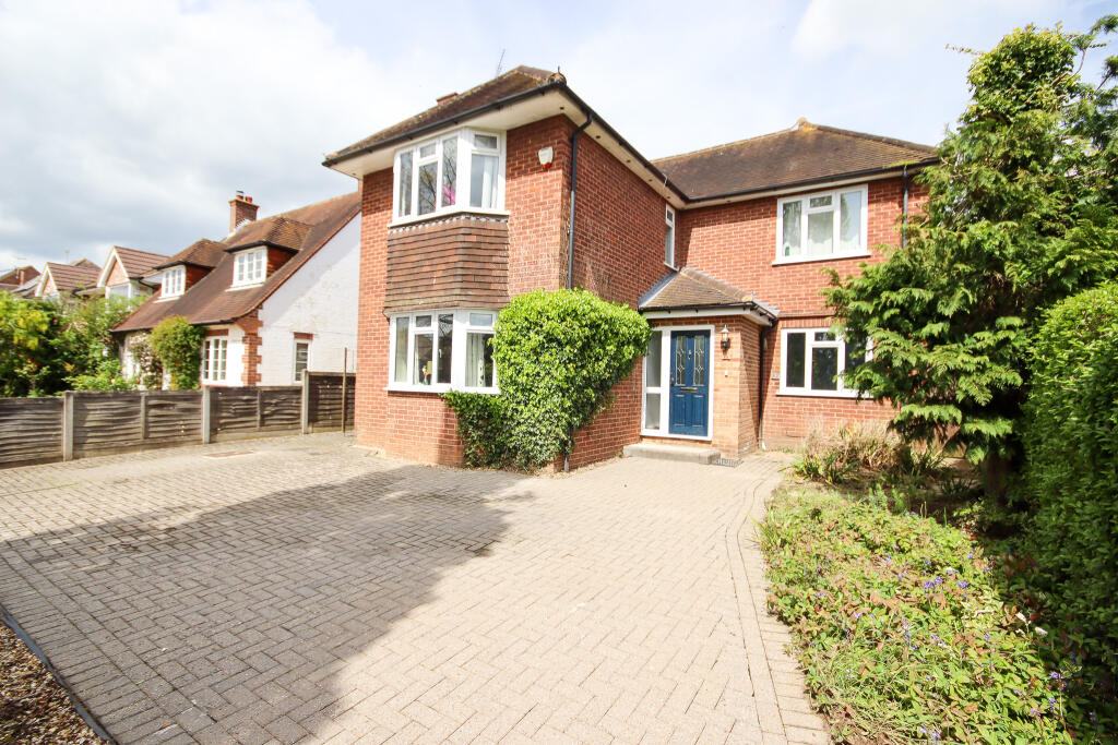 3 bedroom detached house for sale in Oaken Grove, Maidenhead, SL6