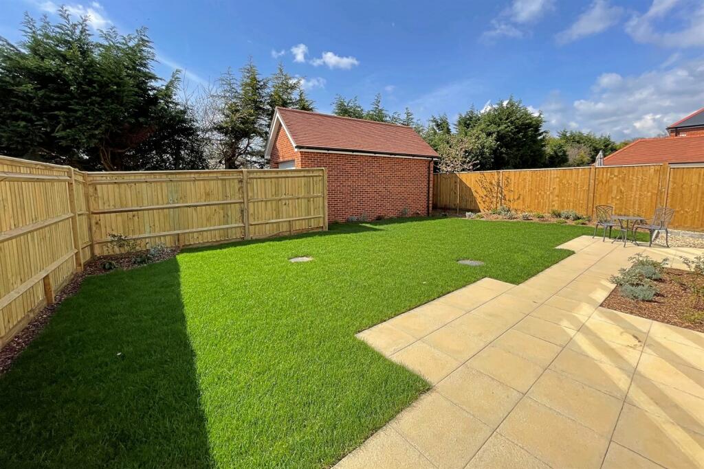 4 bedroom detached house for sale in Three Legged Cross, BH21