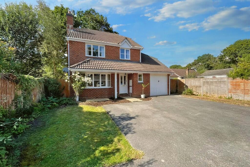 4 bedroom detached house for sale in Verwood, BH31