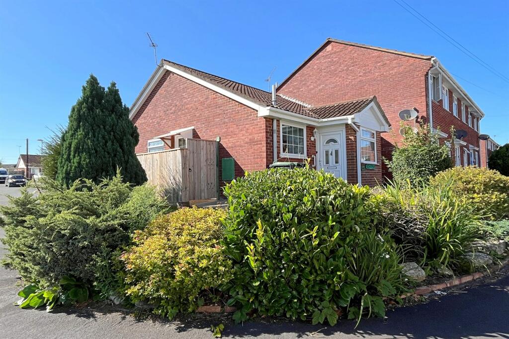 2 bedroom terraced bungalow for sale in Verwood, BH31