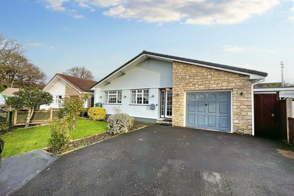 3 bedroom detached bungalow for sale in Verwood, BH31
