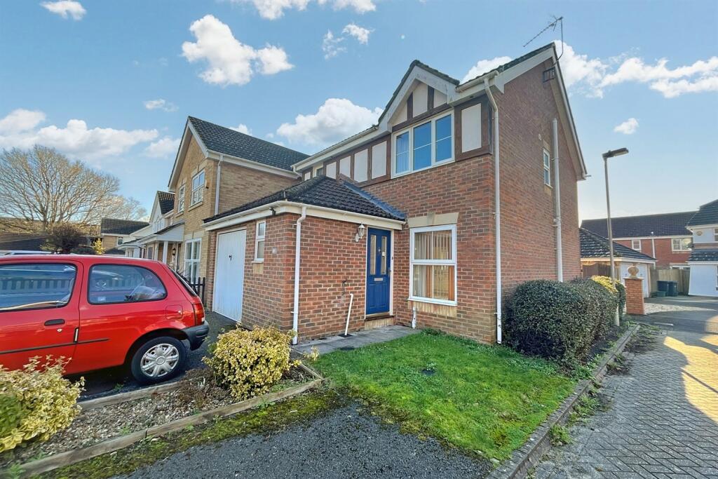 3 bedroom detached house for sale in Verwood, BH31