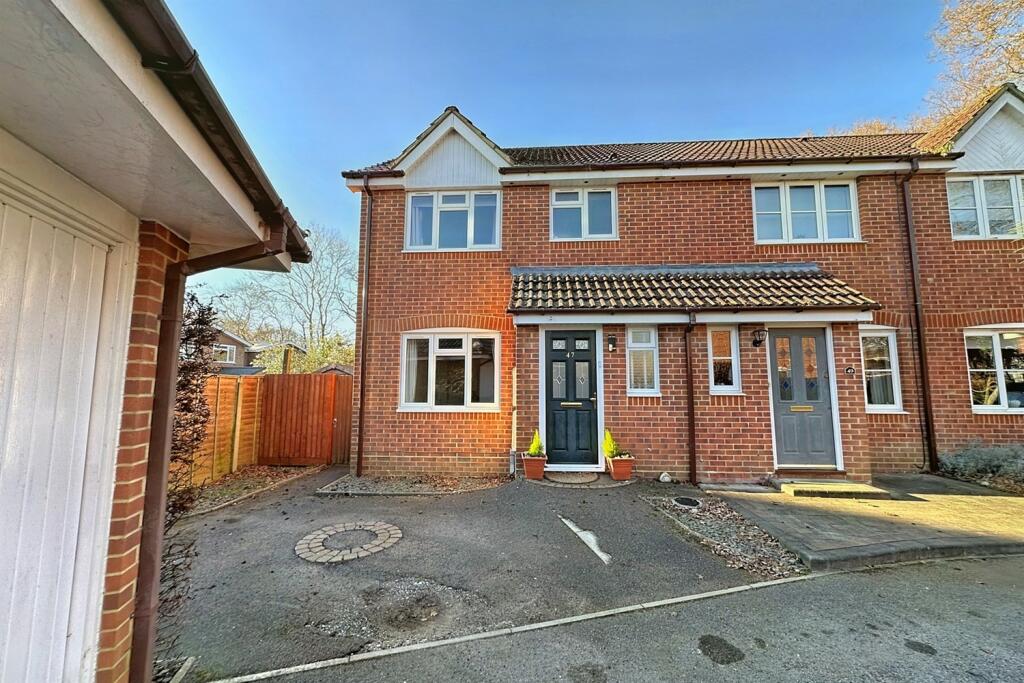 3 bedroom end of terrace house for sale in Verwood, BH31