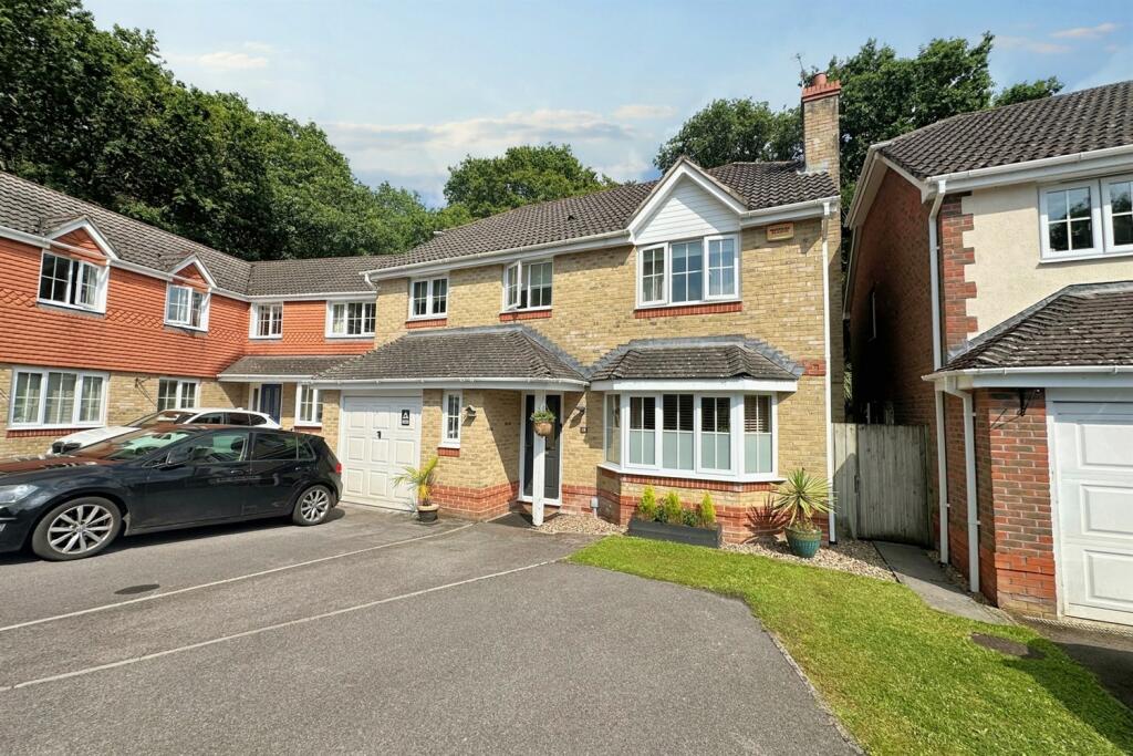 4 bedroom detached house for sale in Verwood, BH31