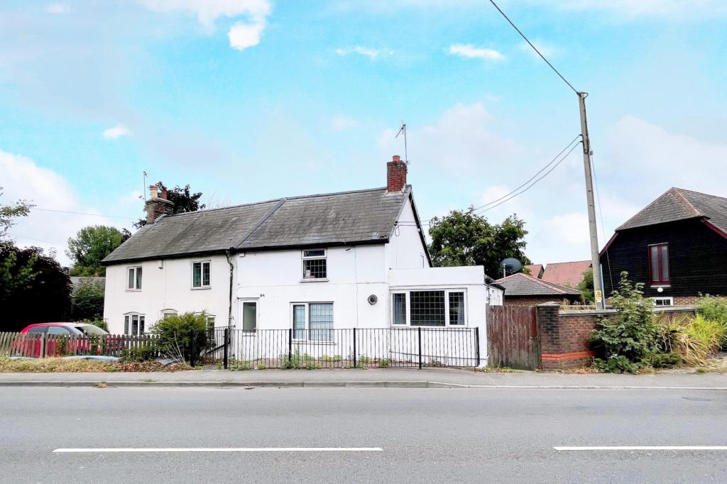 3 bedroom semidetached house for sale in Longham, BH22