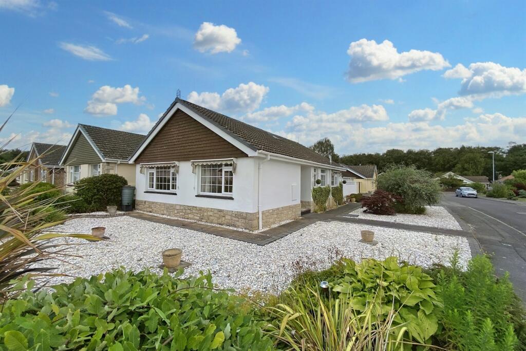 2 bedroom detached bungalow for sale in Ferndown, BH22