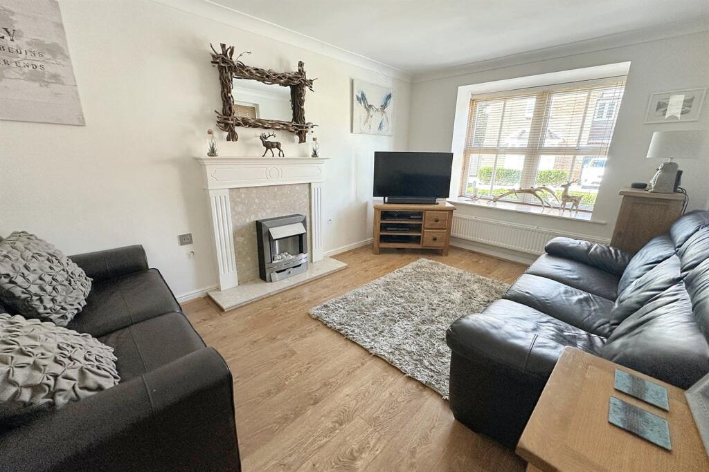Additional property image - Camelias