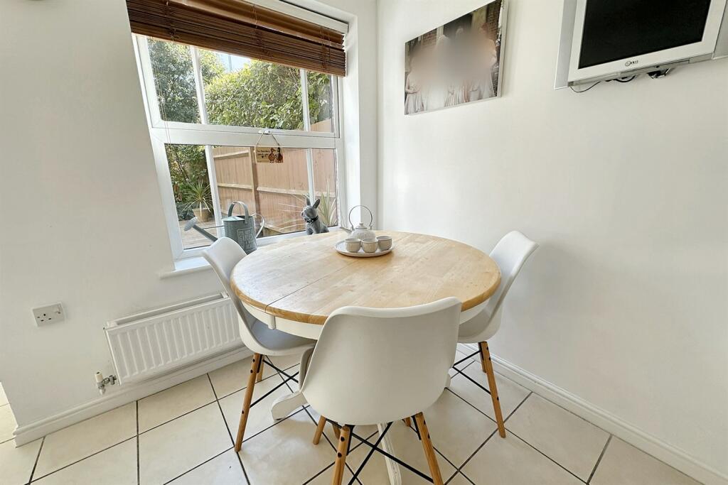 Additional property image - Camelias