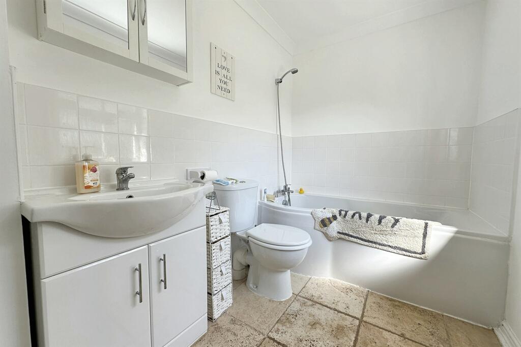 Additional property image - Camelias
