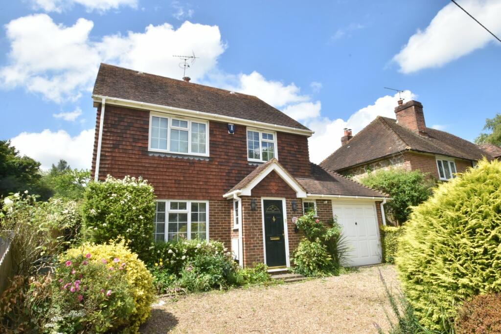2 bedroom detached house for sale in Headcorn Road, Grafty Green, Maidstone, ME17