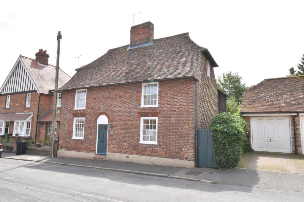 Main image of property: 17 Maidstone Road, Lenham, ME17
