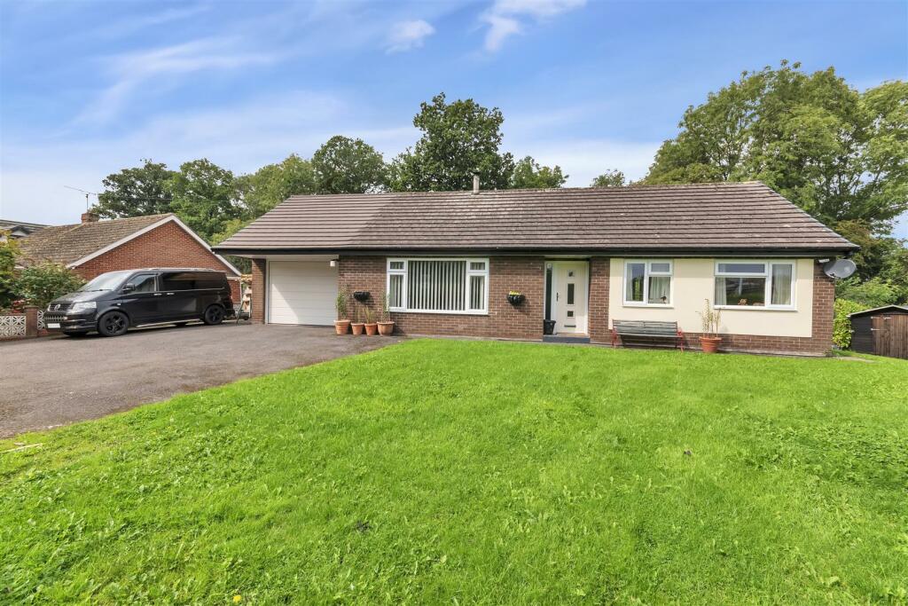 3 bedroom detached bungalow for sale in Ashford Drive, Pontesbury