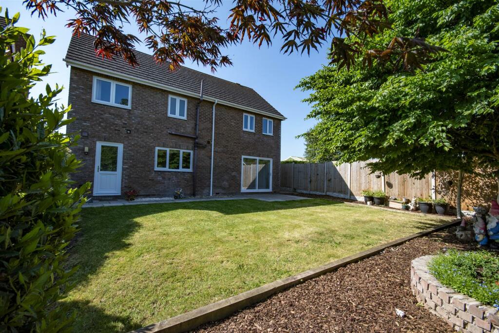 4 bedroom detached house for sale in The Woodlands, Dorrington