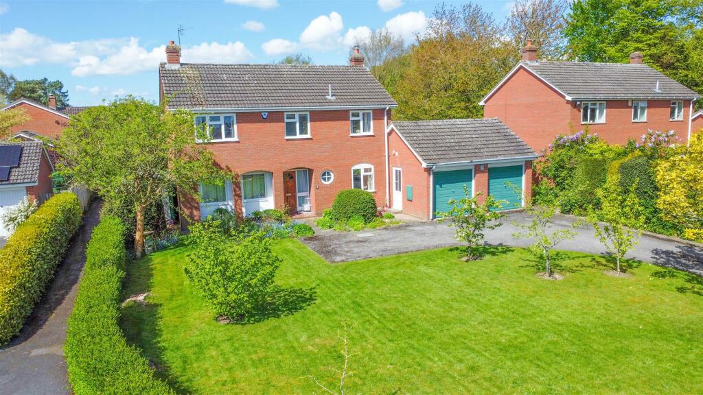 4 bedroom detached house for sale in Newtown Gardens, Baschurch