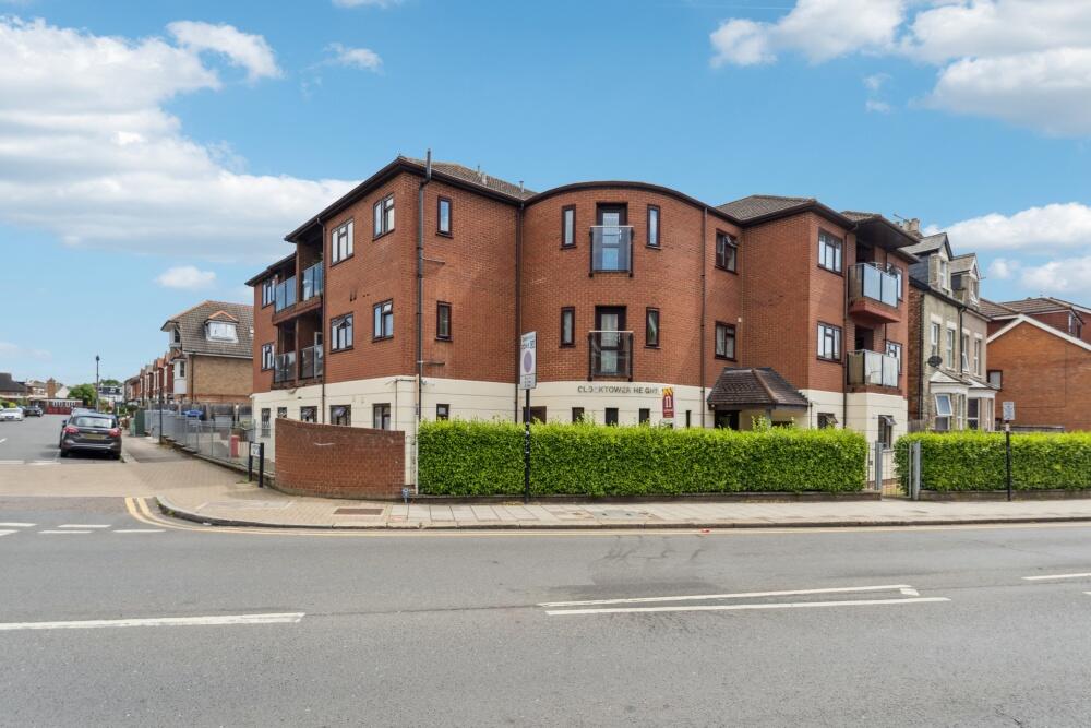 Main image of property: 154 High Street, Wealdstone, Harrow, HA3