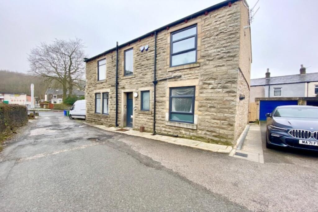 Main image of property: Ash Grove, Rawtenstall, Rossendale, Lancashire, BB4