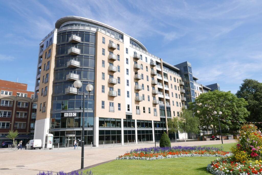 Main image of property: Flat 4 Queens Court, Block C, Dock Street, Hull, H
