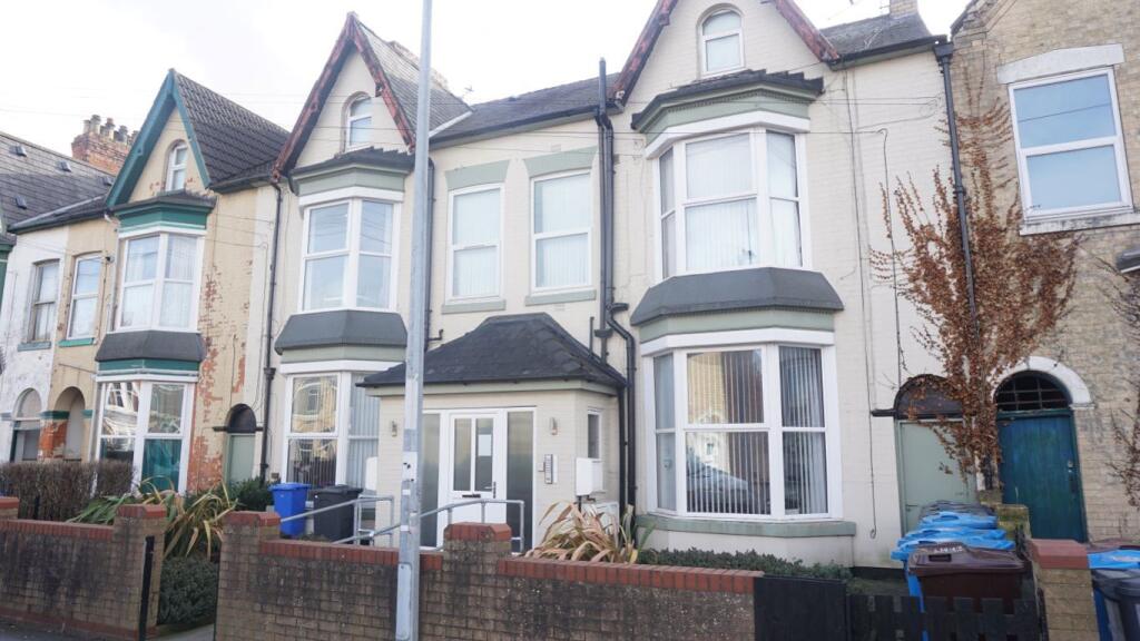 Main image of property: Flat 2 27 - 29 Westcott Street, Hull, HU8 8LR