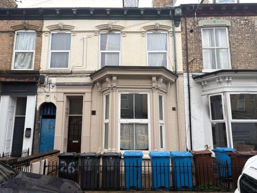 Main image of property: Flat 2, 26 Albany Street, Hull, HU3 1PJ