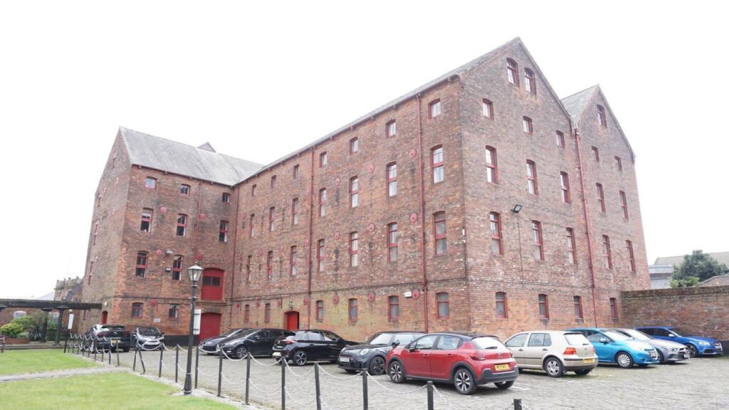 Main image of property: 16 Lister Court Flat, High Street, HU1 1NH