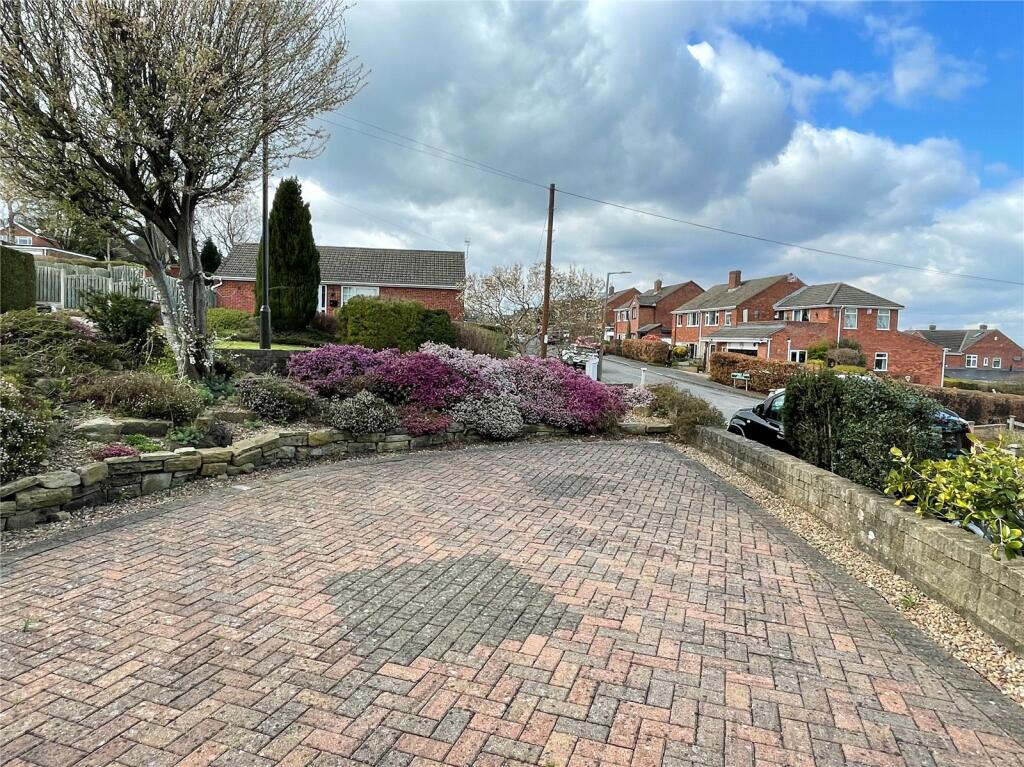 3 bedroom bungalow for sale in Highgate Drive, Dronfield, Derbyshire, S18